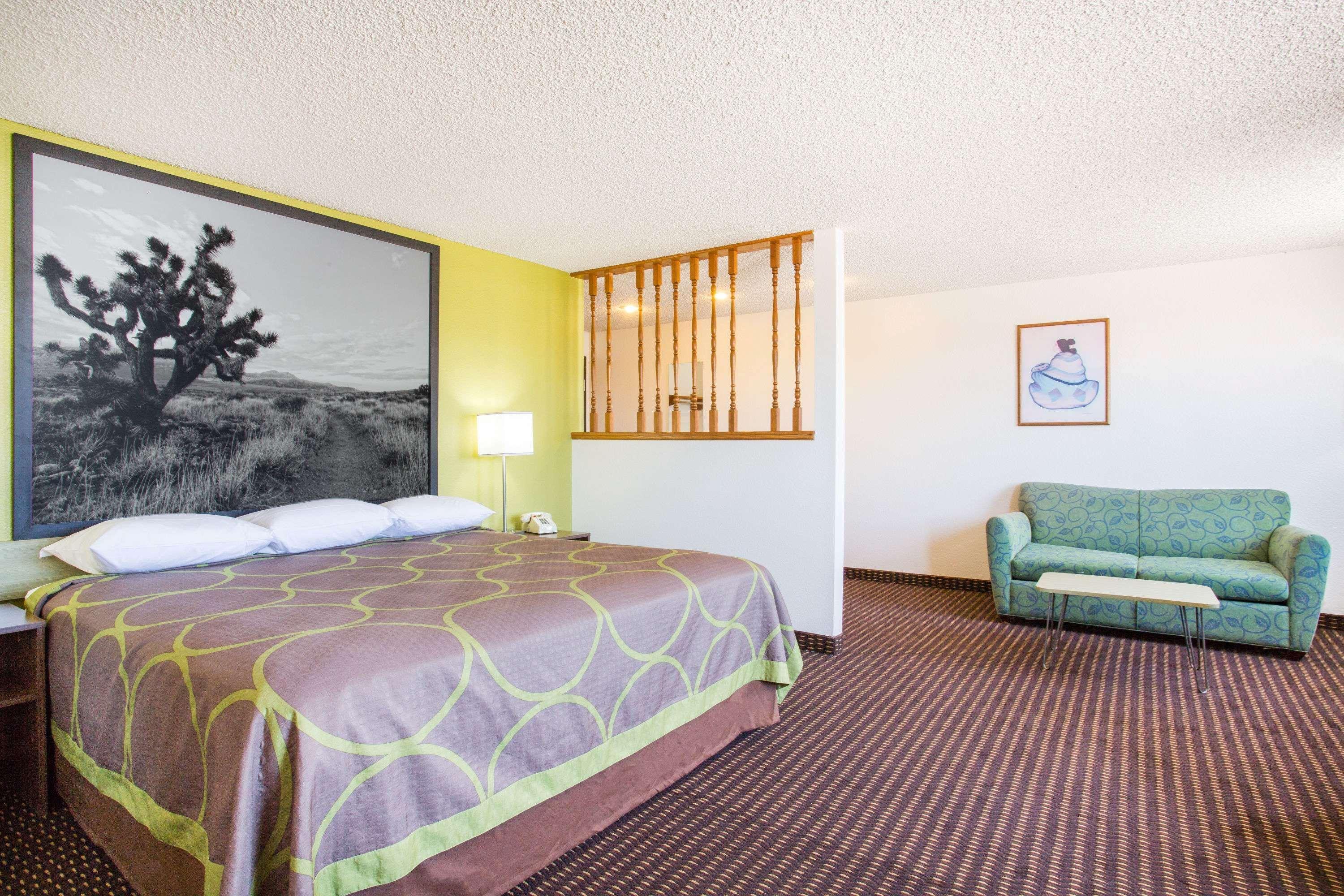 Super 8 by Wyndham Kingman Hotel Bagian luar foto