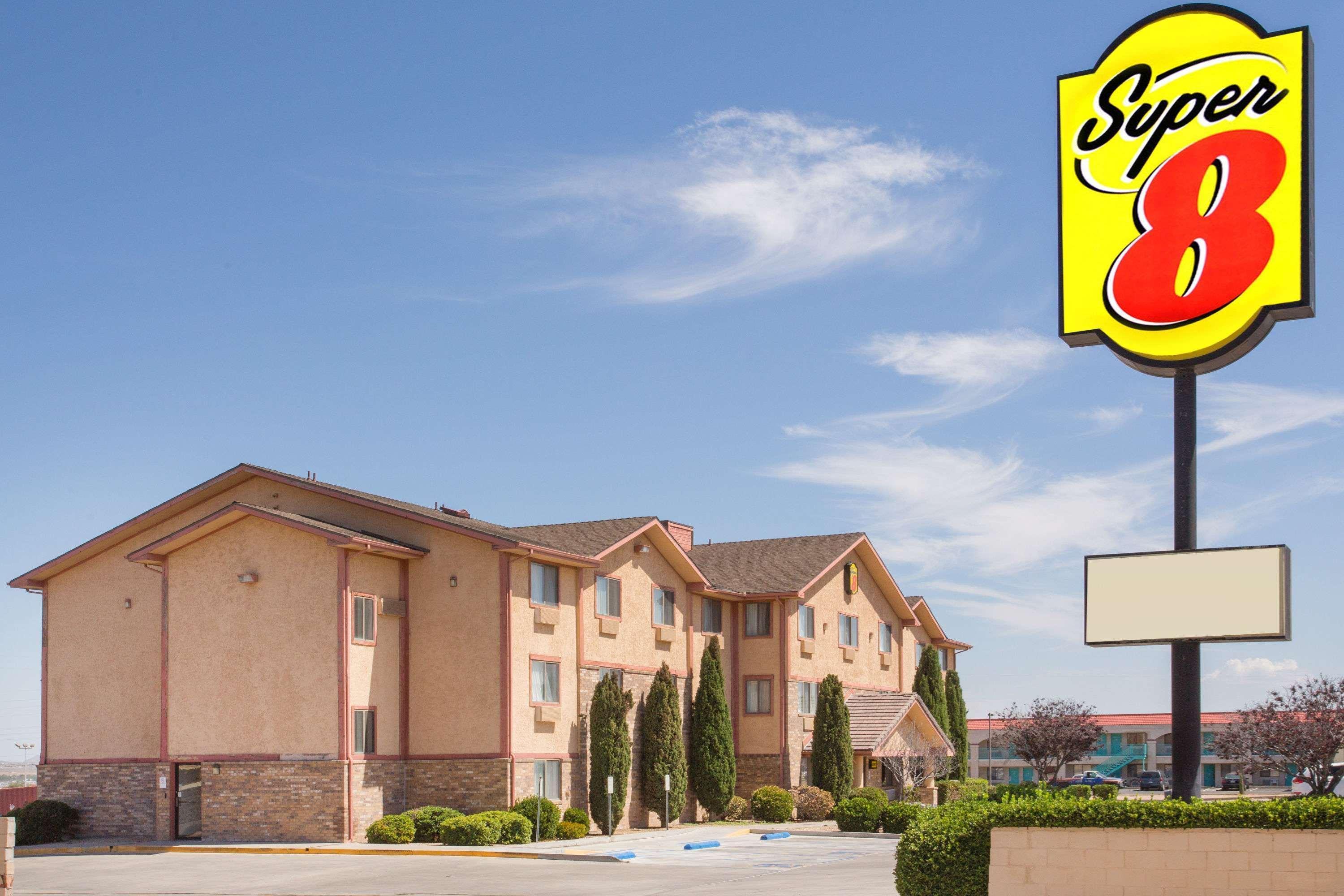 Super 8 by Wyndham Kingman Hotel Bagian luar foto