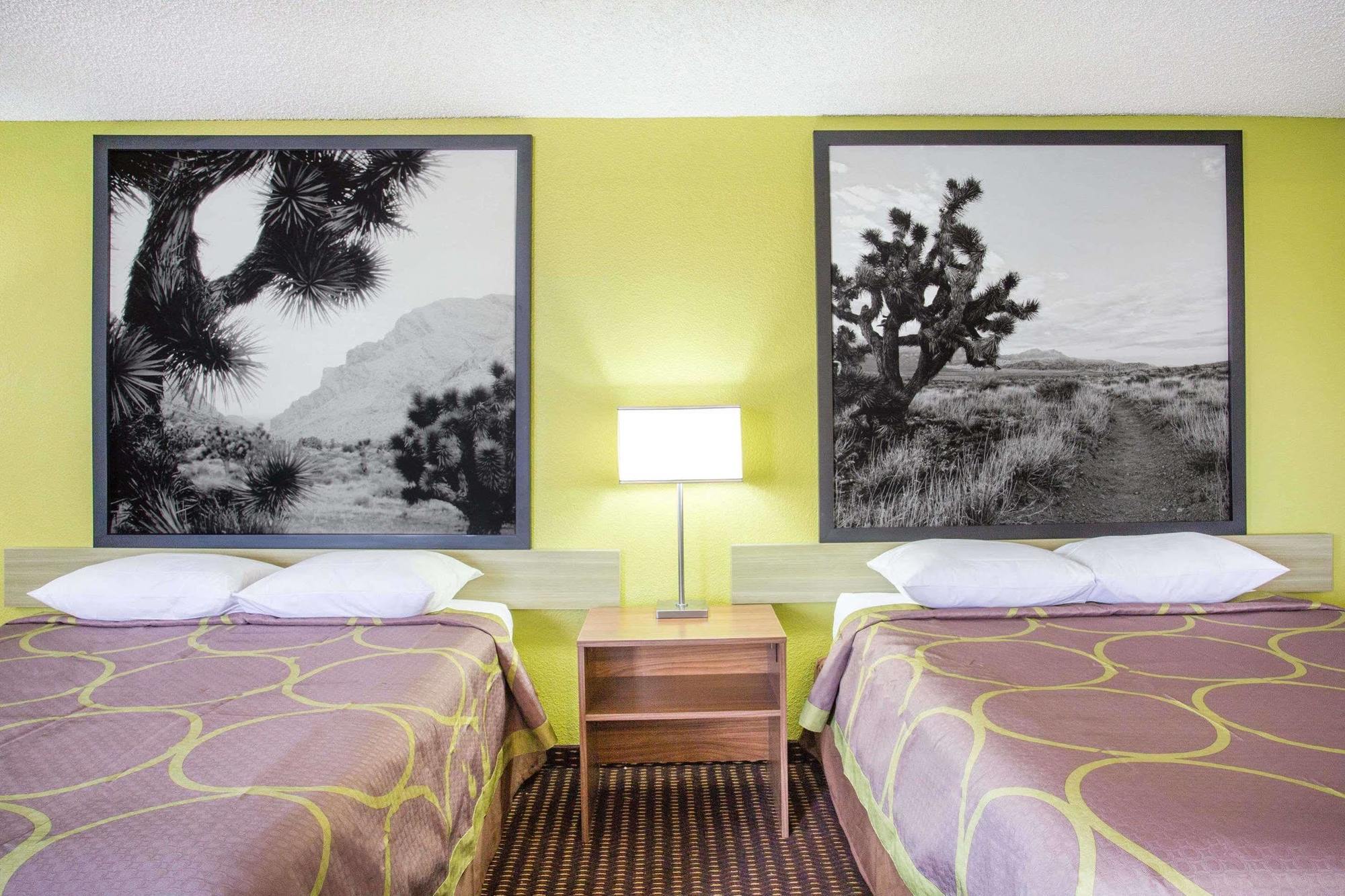Super 8 by Wyndham Kingman Hotel Bagian luar foto