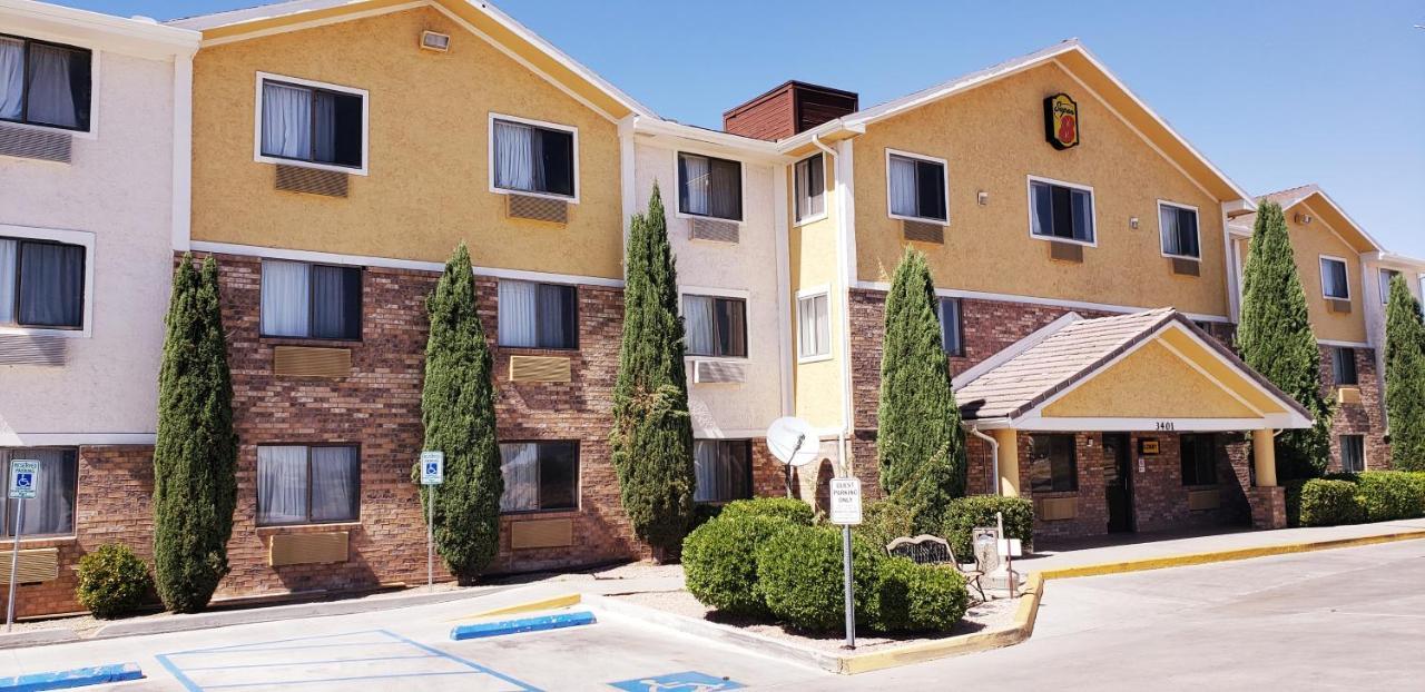 Super 8 by Wyndham Kingman Hotel Bagian luar foto